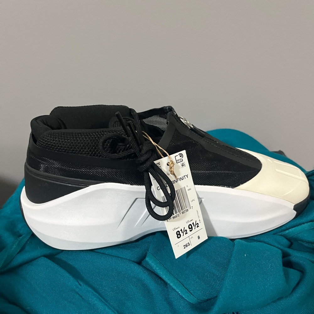 Uni sex- Crazy Iiinfinity Shoes Black/white Men 8 1/2